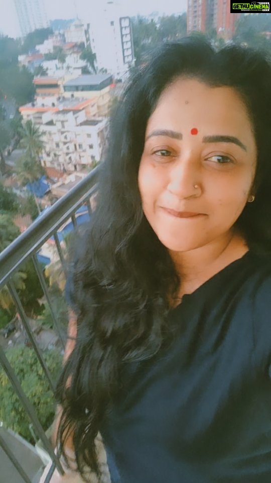 Manju Pathrose Instagram - Cheerful evening🌅...full of energy💪..full of love❤️🧡🧡..full of caring 🫂love you guys...😘😘😘
