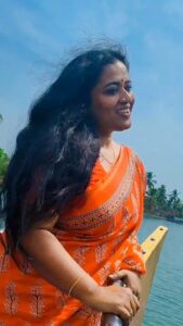 Manju Pathrose Instagram - എന്താല്ലേ...🫣🫣🫣