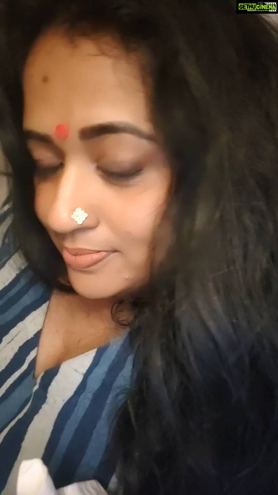 Manju Pathrose Instagram - പീലിക്കണ്ണിൻ നോട്ടവും കുസൃതിയും 👩❤️💋👨