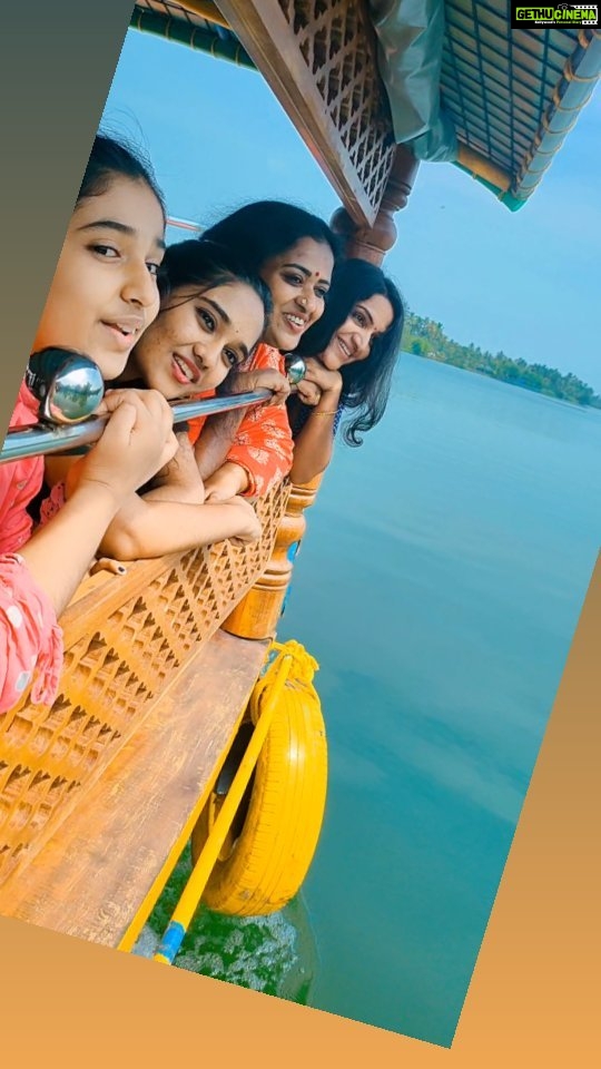 Manju Pathrose - 7.2K Likes - പൊന്നൂഞാലാടാൻ തുരുത്തിലൂടെ...🥰🥰🥰
DOP:@shabeer.bn.365
@as__akshaya____
@saumya__bhagyanpillai
