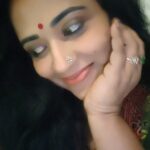 Manju Pathrose Instagram - ഒരു കുഞ്ഞു മൂക്കുത്തിക്കല്ലിൽ ഒളിപ്പിച്ച്....