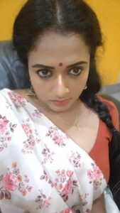 Manju Pathrose Instagram - Hi..ellarum evide?sukhamalle ❤️❤️❤️