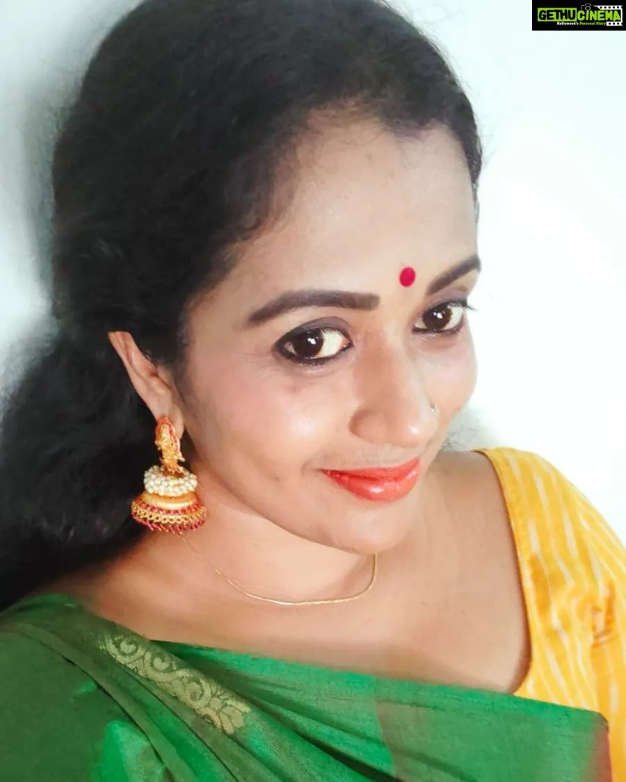 Manju Pathrose Instagram - Good morning 💖🥰