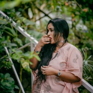 Manju Pathrose Instagram - നിൻ്റെ കണ്ണുകൾക്ക് അതിനുള്ള ശക്തിയില്ല.... പ്രണയത്തെ ഒളിപ്പിക്കാൻ,...
thank you for the wonderful clicks dear
📸@slq_frames