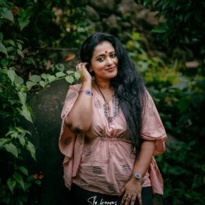 Manju Pathrose Instagram - നിൻ്റെ കണ്ണുകൾക്ക് അതിനുള്ള ശക്തിയില്ല.... പ്രണയത്തെ ഒളിപ്പിക്കാൻ,...
thank you for the wonderful clicks dear
📸@slq_frames