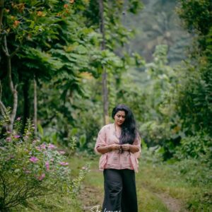 Manju Pathrose Instagram - നിൻ്റെ കണ്ണുകൾക്ക് അതിനുള്ള ശക്തിയില്ല.... പ്രണയത്തെ ഒളിപ്പിക്കാൻ,...
thank you for the wonderful clicks dear
📸@slq_frames