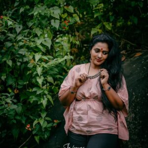 Manju Pathrose Instagram - നിൻ്റെ കണ്ണുകൾക്ക് അതിനുള്ള ശക്തിയില്ല.... പ്രണയത്തെ ഒളിപ്പിക്കാൻ,...
thank you for the wonderful clicks dear
📸@slq_frames