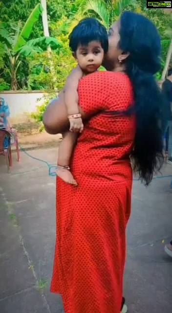 Manju Pathrose Instagram - അളിയൻസ്'കുടുംബത്തിലെ കുഞ്ഞിക്കാൽ... നാല്പത്തിഅഞ്ച് ദിവസം മാത്രം പ്രായമുള്ളപ്പോൾ കിട്ടിയതാണ് ഞങ്ങൾക്കിവനെ.... ഇവനില്ലതെ ഞങ്ങൾക്കിപ്പോൾ അനക്കമില്ല അളിയൻസ് വീടിനും.. ചേട്ടന്മാരുടെയും മാമന്മാരുടെയും അമ്മമാരുടെയും ചേച്ചിമാരുടെയും കുഞ്ഞനായിട്ട് അവൻ ഇവിടെ വളരുകയാണ്...@as__akshaya____ @saumya__bhagyanpillai @rajesh_thalchira @aliyansofficial @_smitha__anil_ @aneeshraviactor