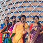 Manjula Paritala Instagram – #fun at sets #ppk #staytuned #pallakilopellikuthuru #tag those funny guys 😃#commentbelow whom u liked #anjana jilebi #shilpashetty #sonali bindhe