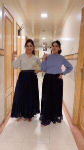 Manjula Paritala Instagram - #shakeitpushpavati #sisters♥️ #hoppingintotrend