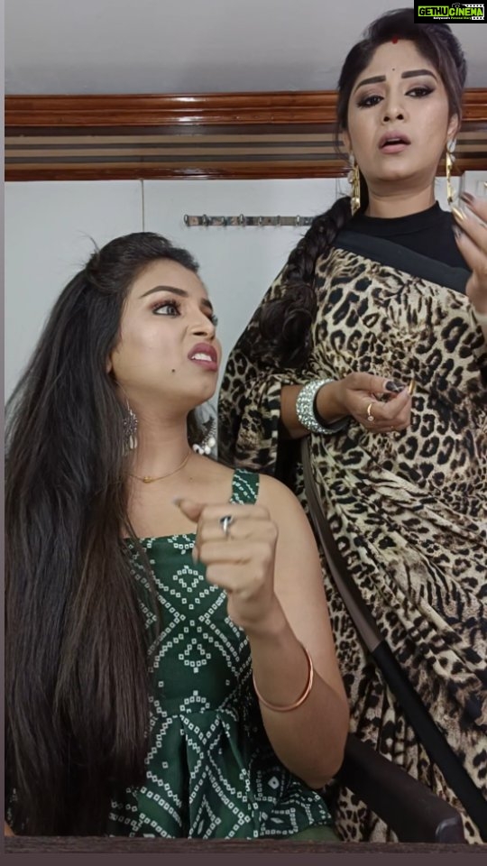 Manjula Paritala Instagram - 🙊😂😂 #reels #reelsinstagram #reelitfeelit #pooja #poojaduruganna #manjula #manjulaparitala #instareels