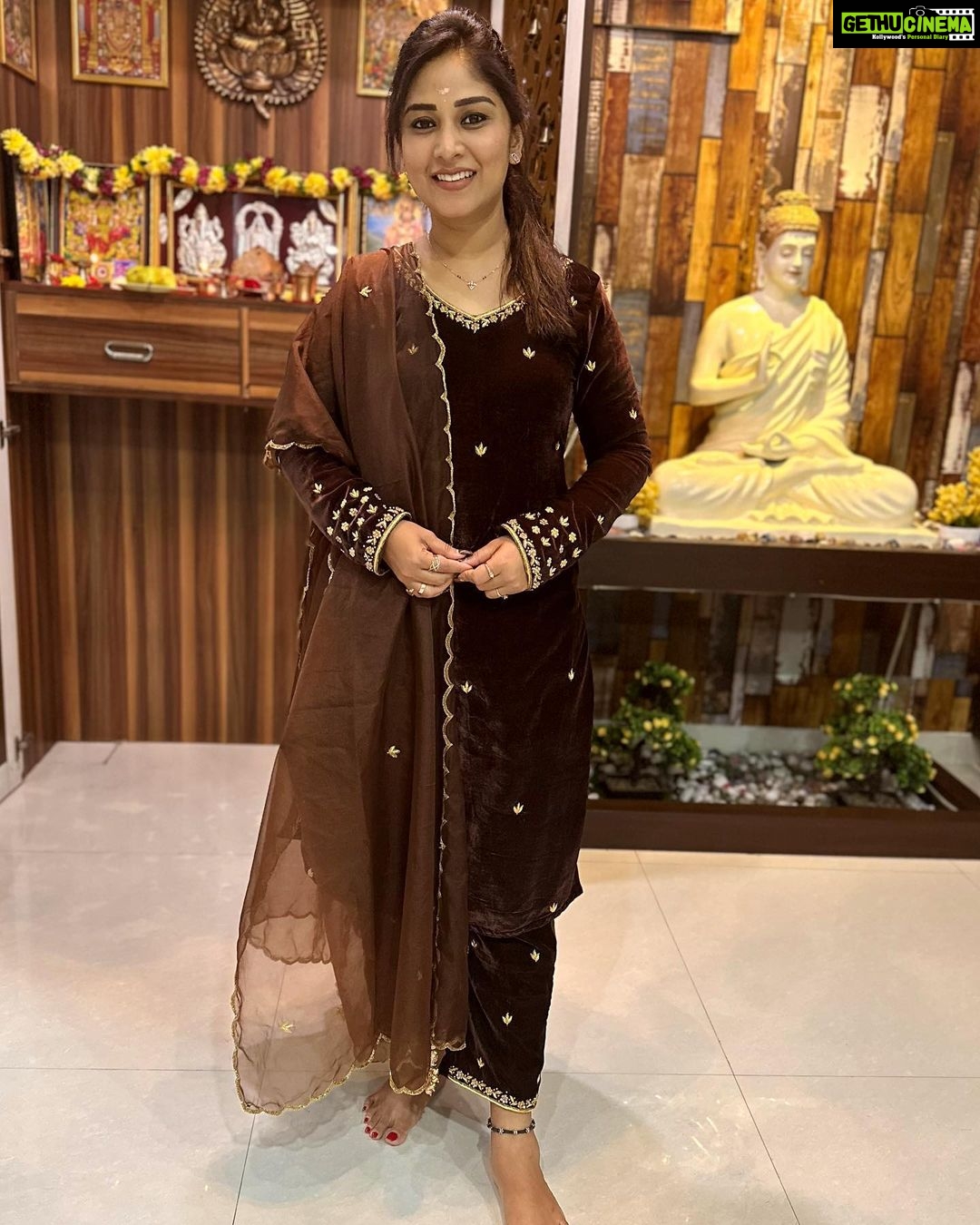 Manjula Paritala Instagram - #all abt Sankranthi #sankrantispecial #sankranthisambaralu #ethnicwear #velvetdress #maggamwork #velvetdress @wardrobe.talks