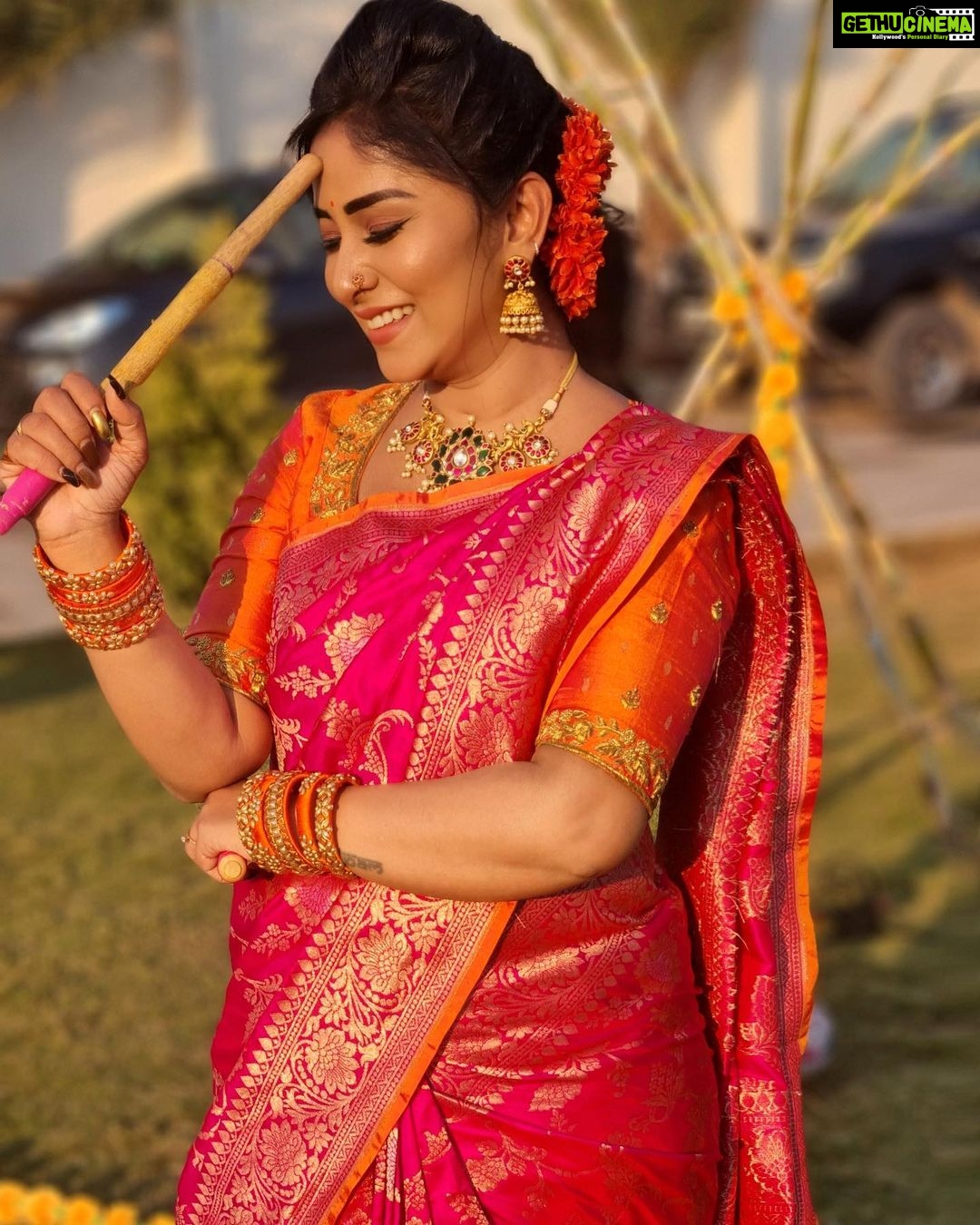 Manjula Paritala Instagram - #Happy Sankranthi 🪁 #banarassaree @banaras_gallery_hyd
