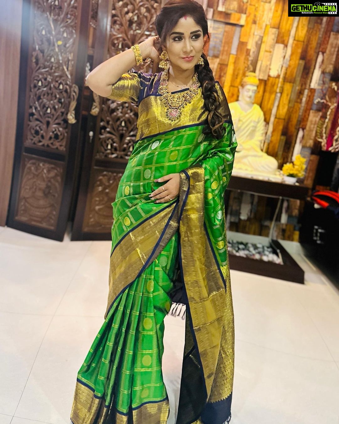 Manjula Paritala Instagram - #all abt Ugadhi #watch our yt for celebrations #link in bio #manjulanirupam #kanchisilksaree @pattusareeswholesale