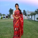 Manjula Paritala Instagram - #A Saree always makes u stand out in the CROWD #sixyards of pure grace #ikkathpatolasilksaree @riyu_label #ikkath #patola #silksaree #sareelover #ethnicwear #traditionalwear #traditional #indian #southindiansaree #pattusaree #manjulanirupam