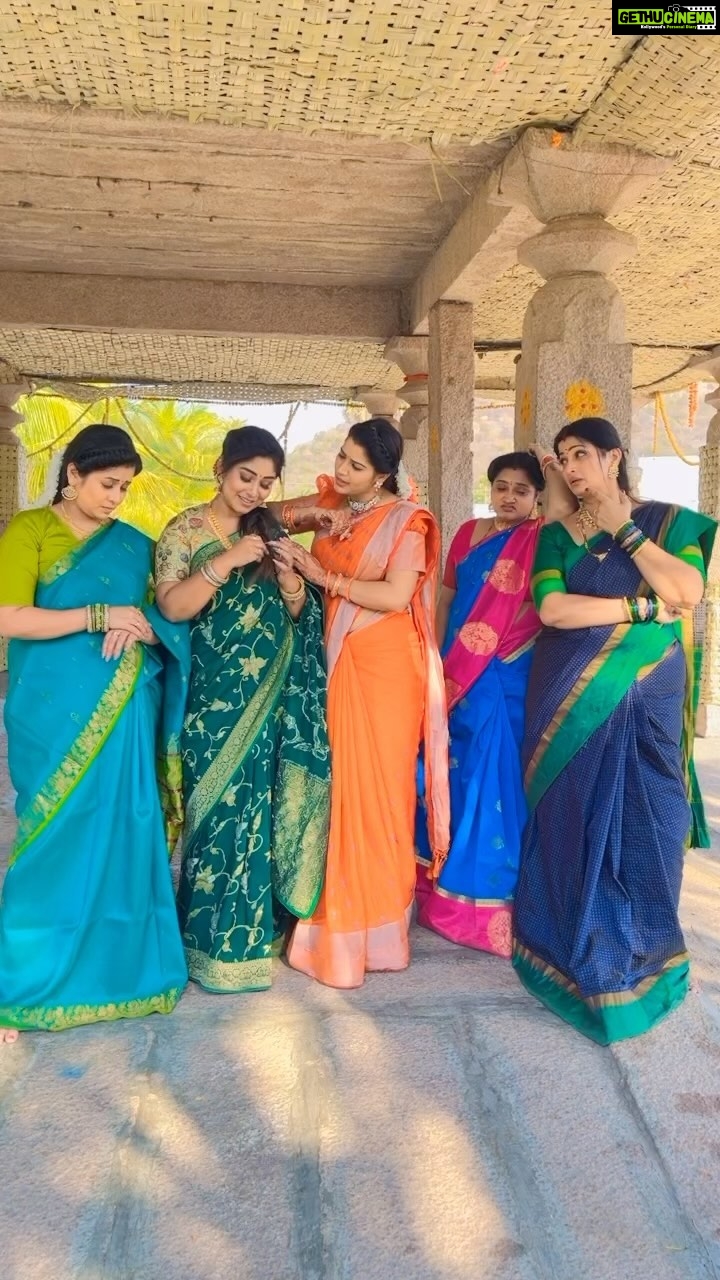 Manjula Paritala Instagram - Jaarumithaayi ππ β¦ @paritala_manjula_official @sushmakiron @me_vth_me_greeshma @kiranmaiprajapath #reelsinstagram #reelsindia #reels #instagram #instagood #trending #trendingreels #telugu #comedy