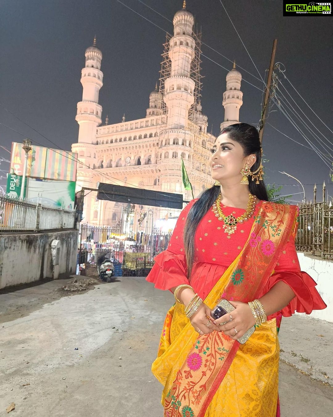 Manjula Paritala Instagram - #hellooo Hyderabad 🥰 #charminar🏰