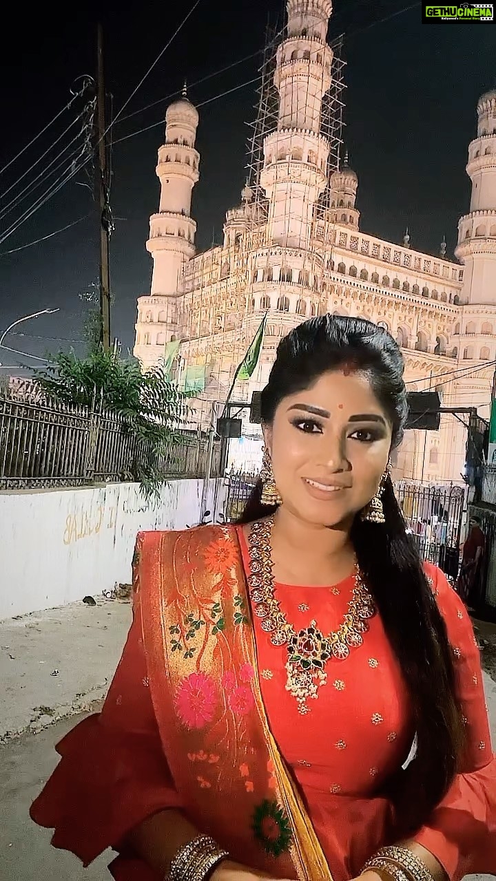 Manjula Paritala Instagram - #when am in front of Charminar , Oka reels cheyakapothe ella 😁🫣 #here it is