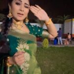 Manjula Paritala Instagram - #after pack up everyone leaving , where as me doing reels 🤣 #saree @ss_fashion_weavers_closet
