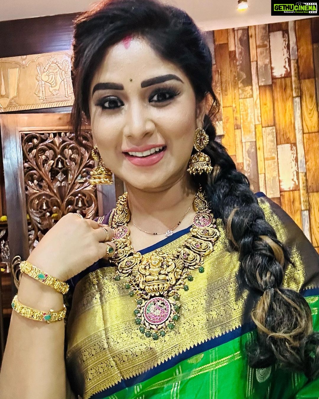 Manjula Paritala Instagram - #💕💕💕💕💕 #silverjewellery with gold plated @emmadi_silver_jewellery