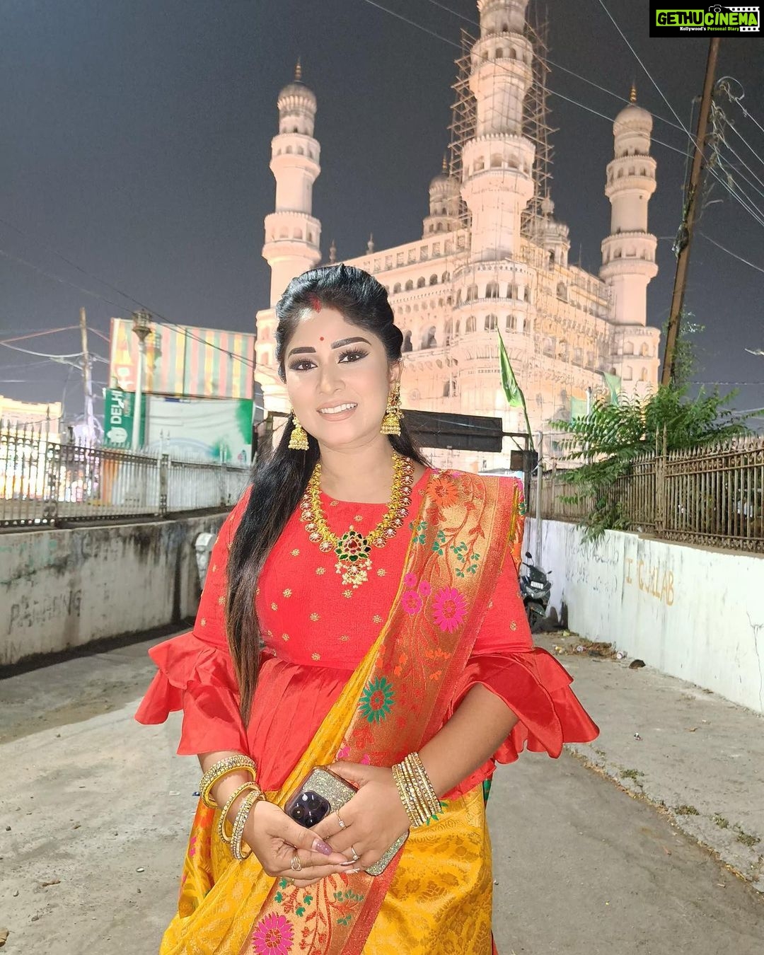 Manjula Paritala Instagram - #hellooo Hyderabad 🥰 #charminar🏰