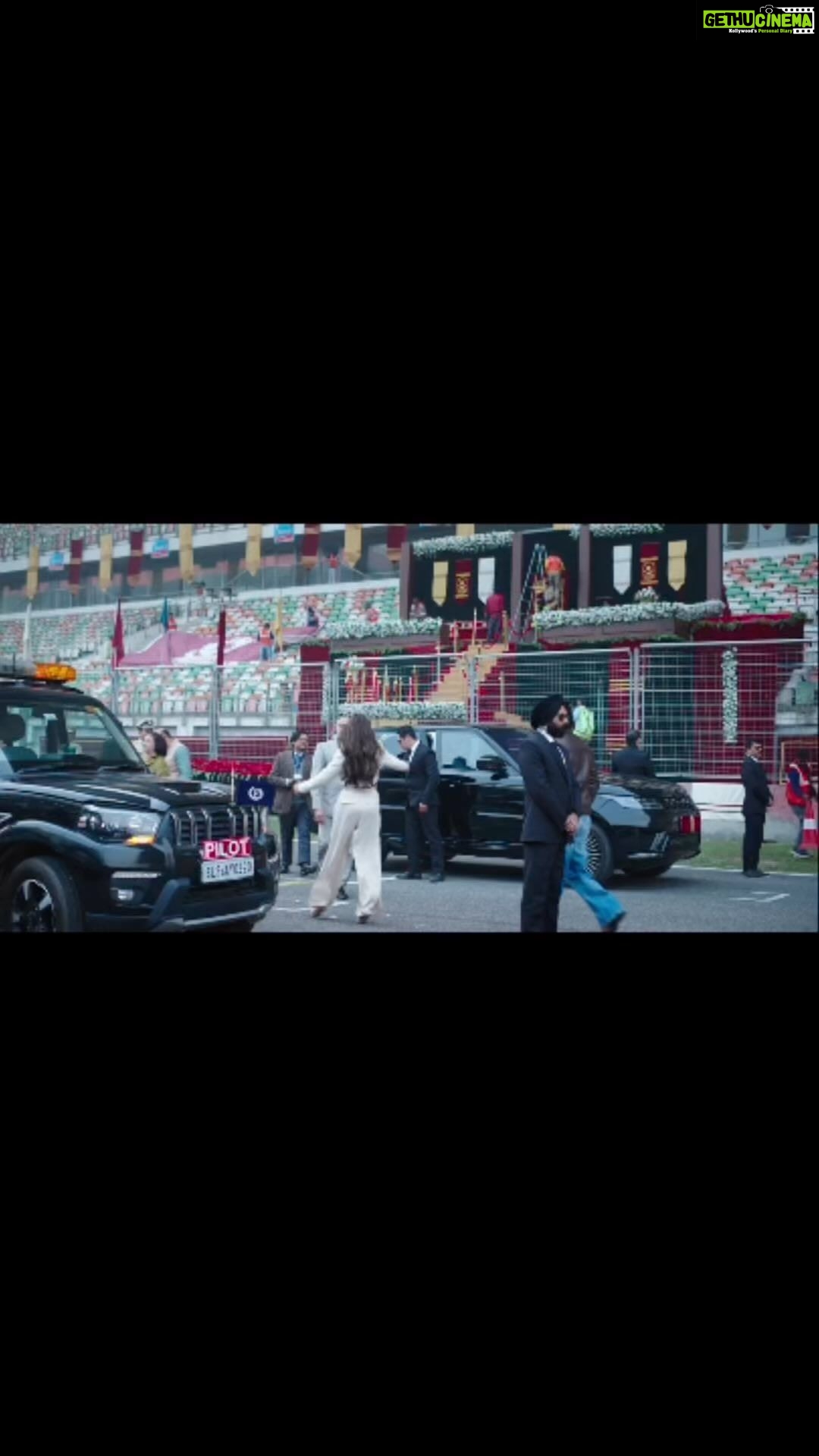 Meera Deosthale Instagram - #Ad #sponsored Are you as stunned as Priya’s papa is after this mind-blowing Proposal? Never expected ki iska hint bhi nahi milega Priya Ko. Well, Papa ka reaction aur tiger ka proposal, dono bina hint ke saath aata hai. Check out the video to know more 😛 #MachoHint #BadeAaramSe #EkHintToh Dete #collab @machoglobal @tigerjackieshroff @tarasutaria