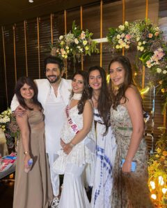 Meera Deosthale Instagram - @vinnyaroradhoopar @dheerajdhoopar congratulations❤️ the preetiest mommy to be and handsome daddy to be , may god bless you both with all the love and joy coming in the form of baby Dhoopar 💗💗 can’t wait for the munchkin to come 🤗🤗🧿🧿