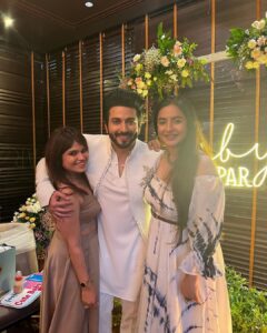 Meera Deosthale Instagram - @vinnyaroradhoopar @dheerajdhoopar congratulations❤️ the preetiest mommy to be and handsome daddy to be , may god bless you both with all the love and joy coming in the form of baby Dhoopar 💗💗 can’t wait for the munchkin to come 🤗🤗🧿🧿