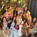 Meera Deosthale Instagram - @vinnyaroradhoopar @dheerajdhoopar congratulations❤️ the preetiest mommy to be and handsome daddy to be , may god bless you both with all the love and joy coming in the form of baby Dhoopar 💗💗 can’t wait for the munchkin to come 🤗🤗🧿🧿