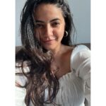 Meera Deosthale Instagram – all love for filterless selfies and filters 📷💗