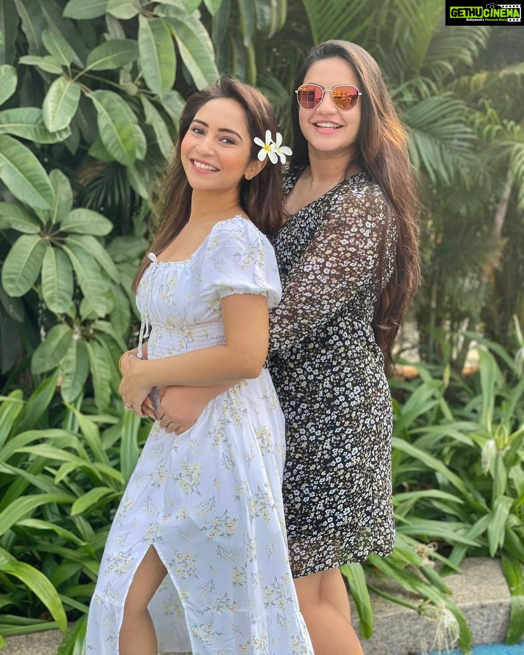 Meera Deosthale - 17.5K Likes - ❤️❤️❤️ congratulations @vinnyaroradhoopar and @dheerajdhoopar !!!
no words to describe my joy, just have been wanting to scream from the top of a building since the day I know about the little one on the way! 🤗🤗🤗🤗
You deserve all the happiness and love that’s about to come and that you are experiencing already 💗 🧿 Also, that glow baby!!!! 🤩🤩
P.S : I am going to be an over protective maasi #babydhoopar 🧿💗
