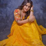 Meera Deosthale Instagram – Yellow is my thing! 💛
