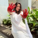 Meera Deosthale Instagram - Happy holi ❤️ 📸 by @ashhna.srrivastava Dress by @lavanyathelabel 🌸