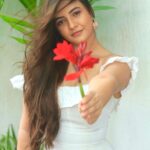 Meera Deosthale Instagram - Love day everyday ❤️