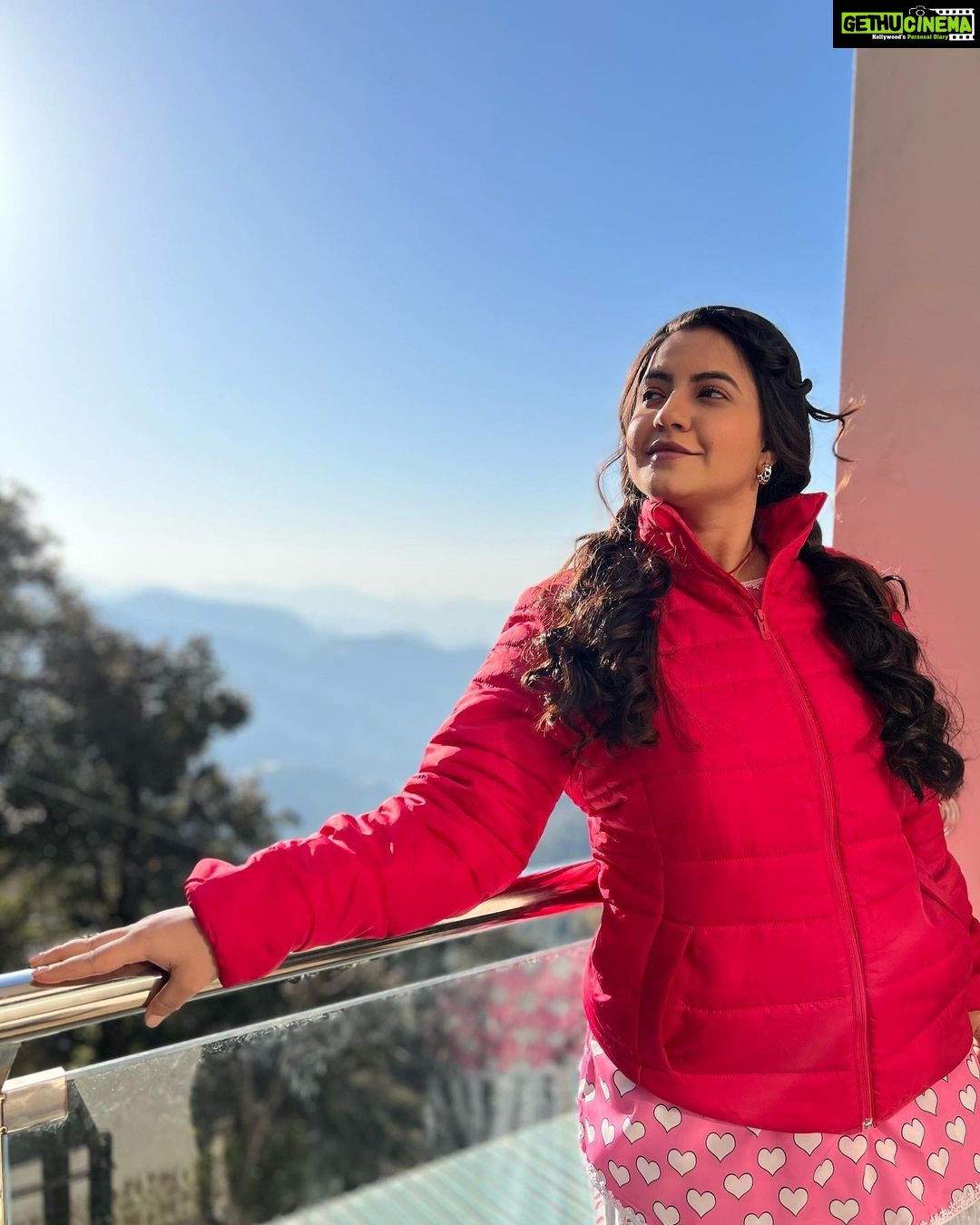 Meera Deosthale Instagram - Posting a picture from a cold freezing morning on a hot summer day! 😜🌸 Mussoorie