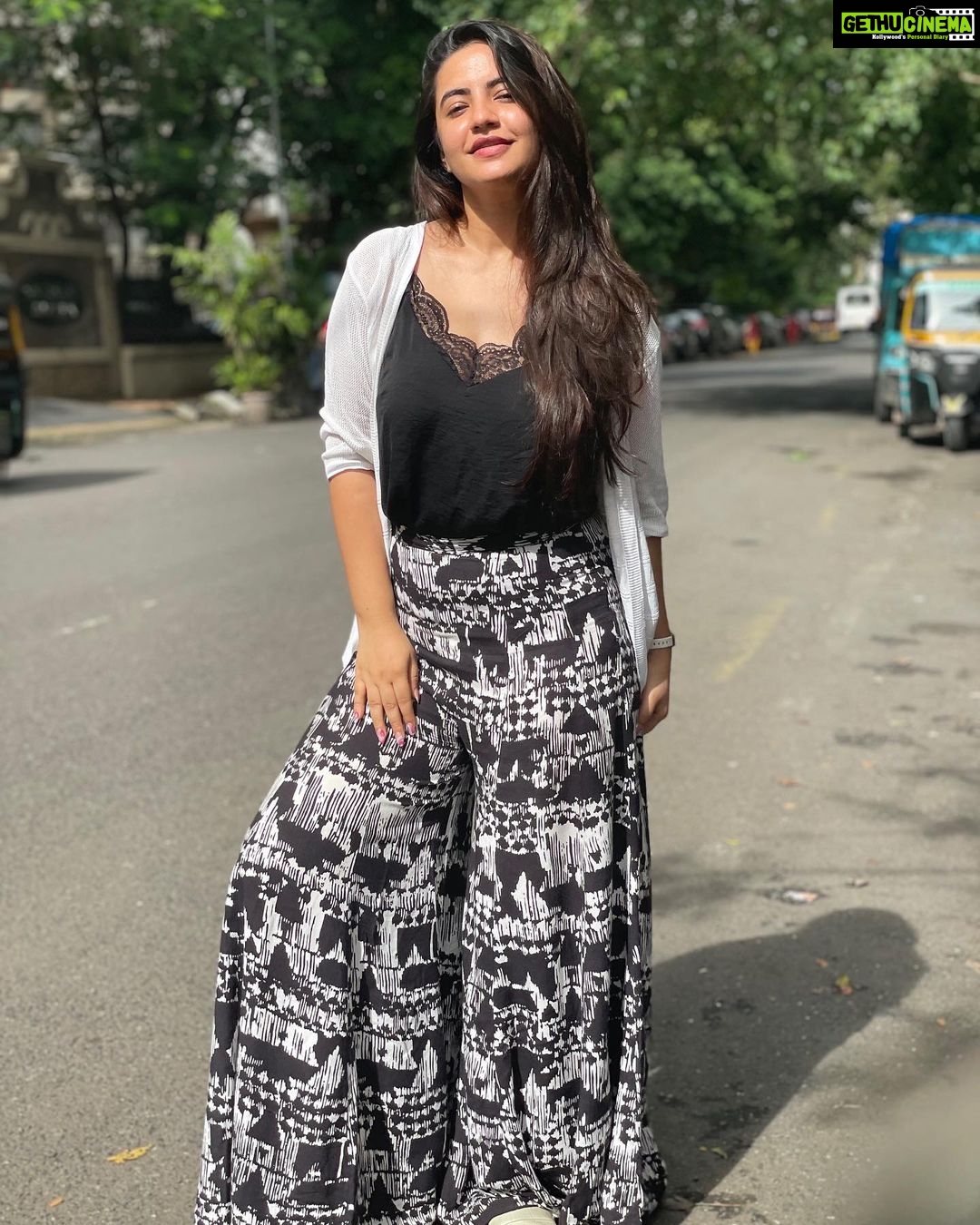Meera Deosthale Instagram - Choose your well being and joys, everyday.. every time … as many times as you need to choose , it’s you for you! ❤️