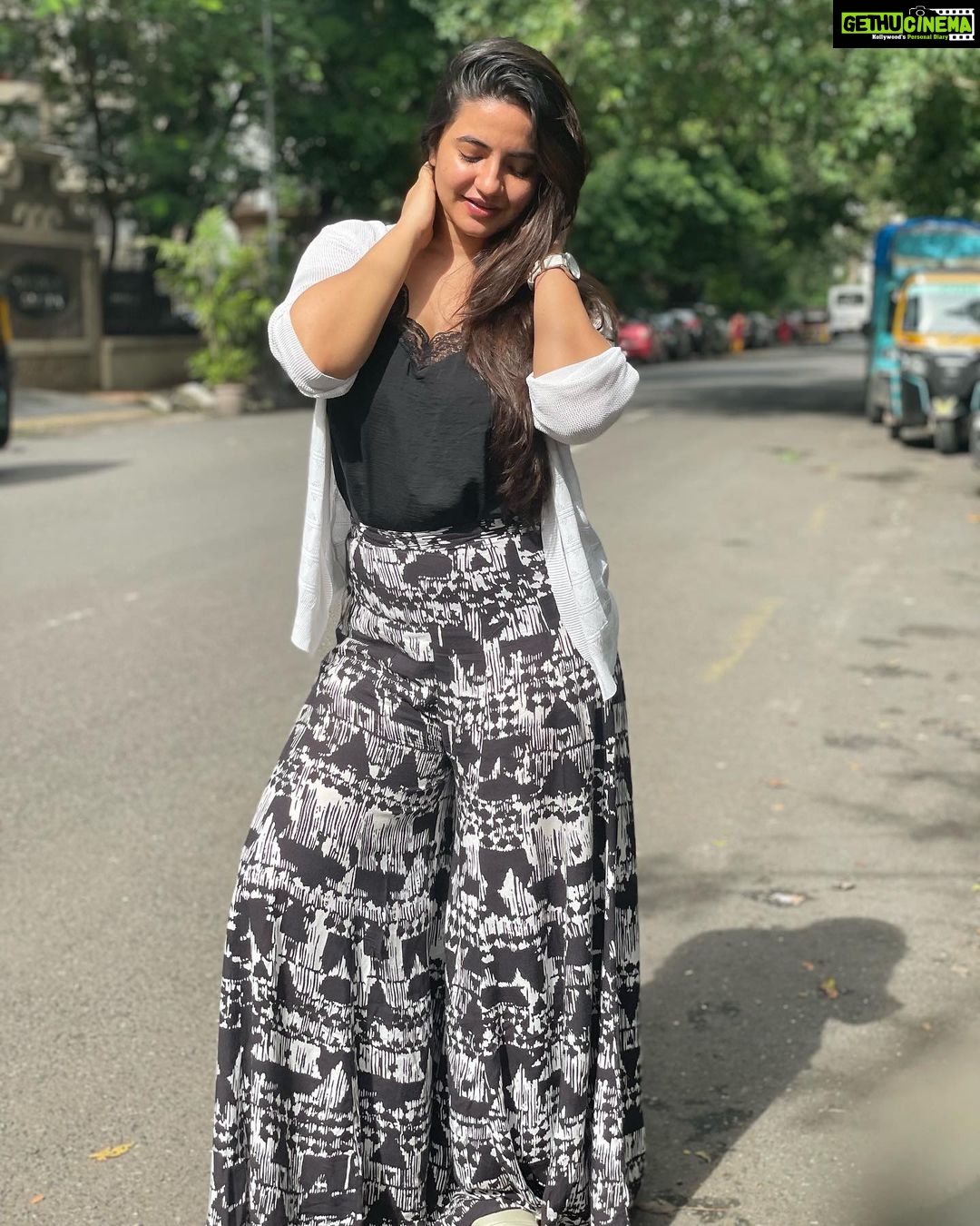Meera Deosthale Instagram - Choose your well being and joys, everyday.. every time … as many times as you need to choose , it’s you for you! ❤️