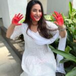 Meera Deosthale Instagram - Happy holi ❤️ 📸 by @ashhna.srrivastava Dress by @lavanyathelabel 🌸