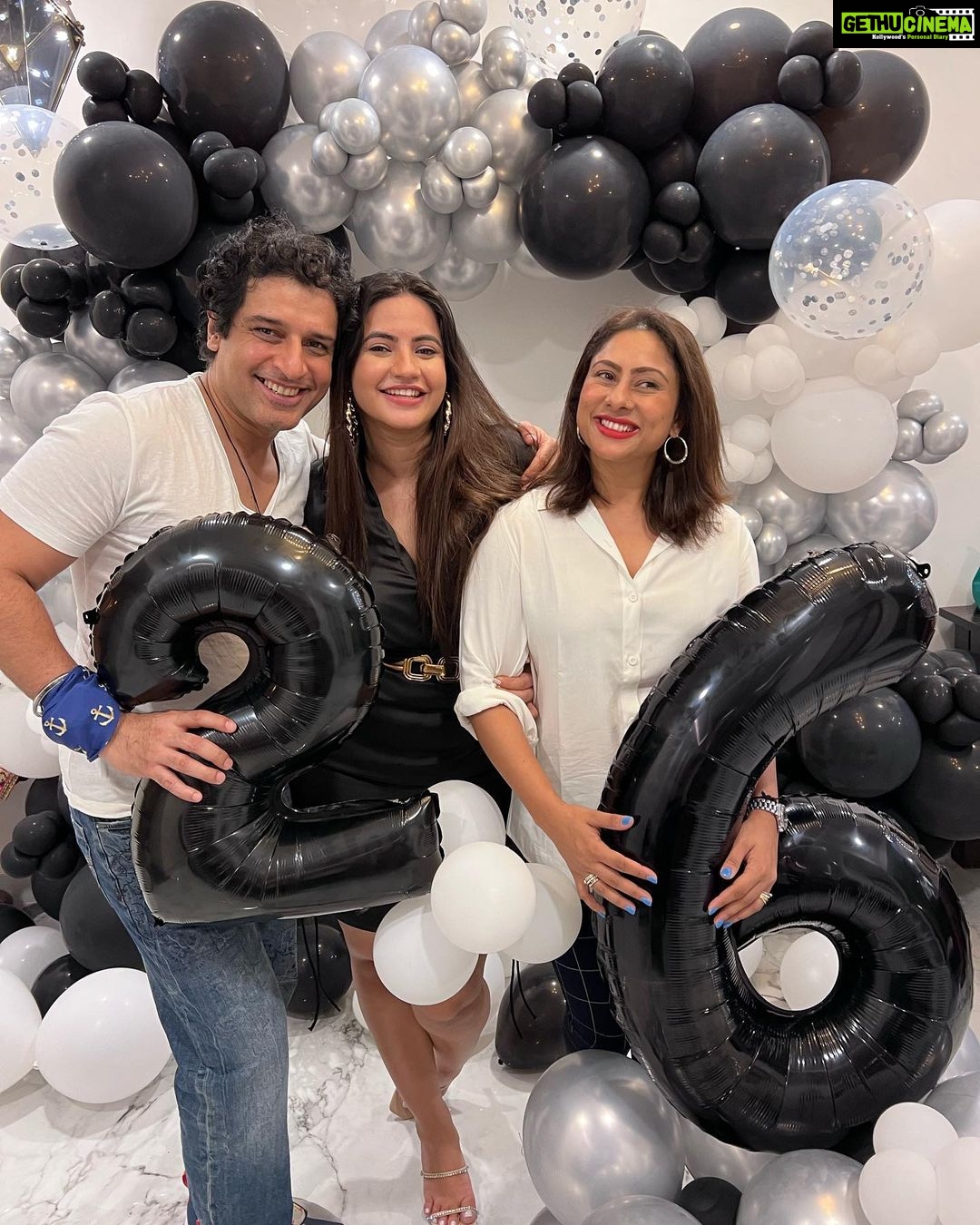 Meera Deosthale - 57.4K Likes - 16.11.2021 ♥️🌟🧿