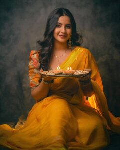 Meera Deosthale Instagram - Happy dhanteras 🌟🌟🌟