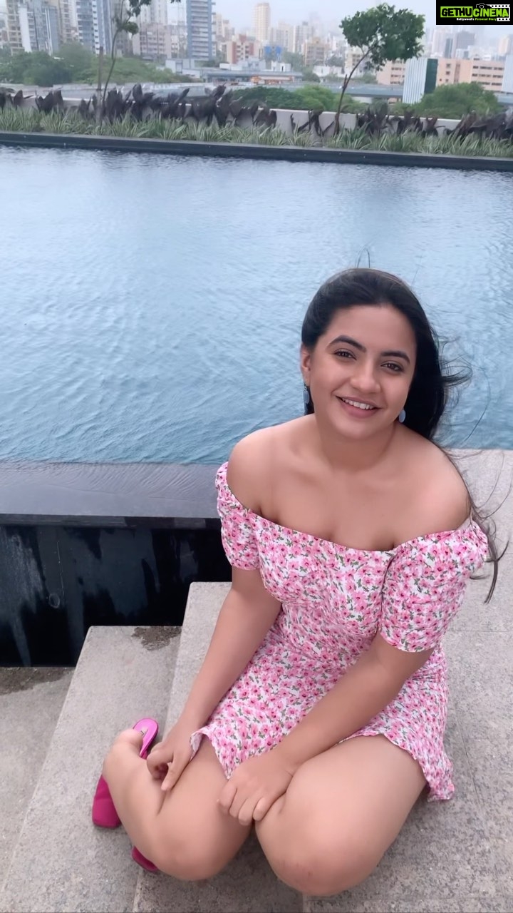 Meera Deosthale - 21.6K Likes - 💕💕💕