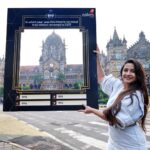 Meera Deosthale Instagram - Hop on to this ‘train-blazing’ journey with the launch of India’s most anokha visual based game show- The Big Picture Why am I here? To QUIZ YOU! So comment with the right answers. PS: Your favorite, my favorite, everyone’s favorite @ranveersingh is making his television debut. *Tune maare entriyaan, and dil mai baj rahi hai ghantiyaaaaaan!!!* #TheBigPicture starts16th October at 8 pm Saturday and Sunday, only on @colorstv & @voot! #TheBigPicture #RanveerOnColors #quizshow #gameon