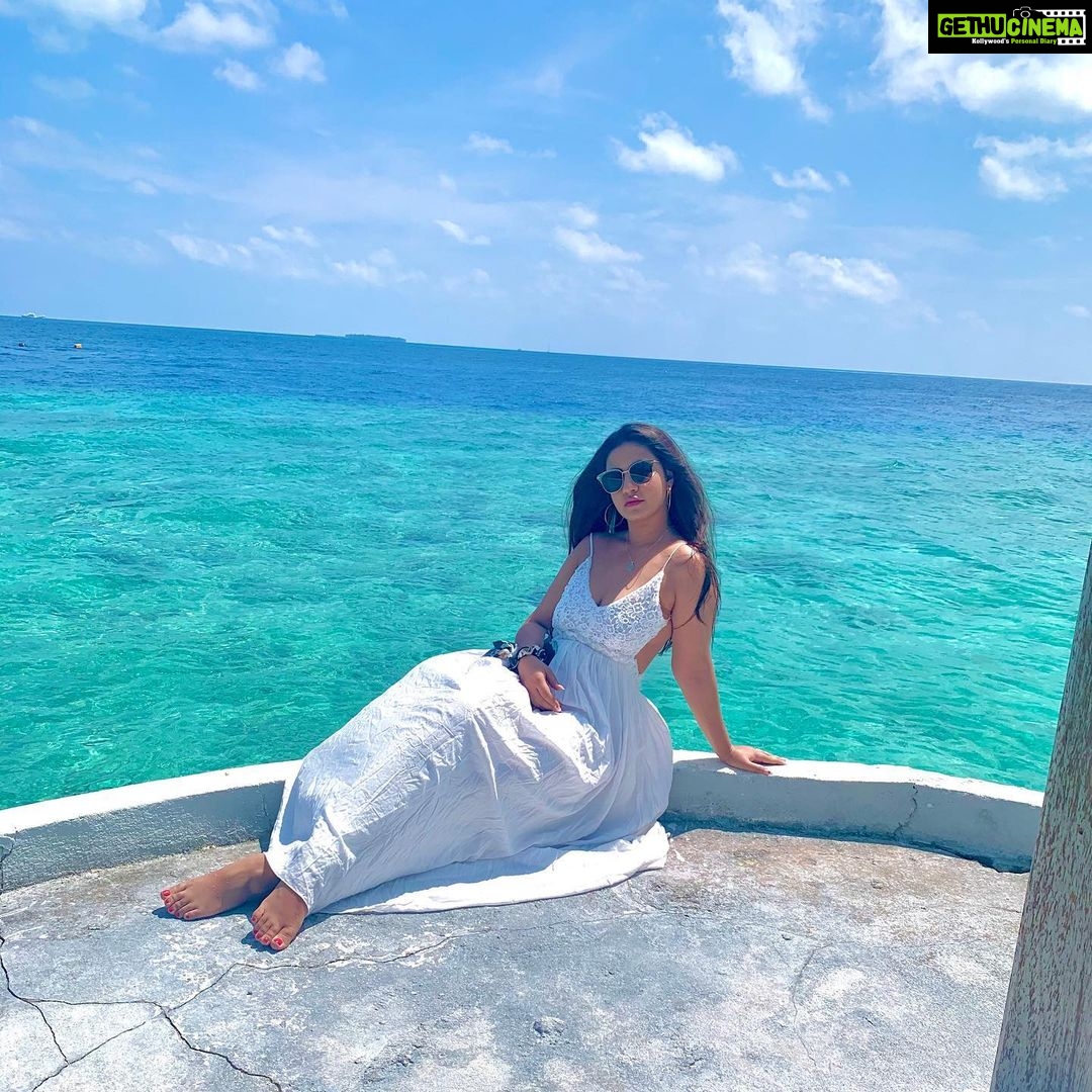 Meera Deosthale - 14.4K Likes - Day dreaming 💭 🌸