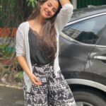 Meera Deosthale Instagram - Stretching the neck kinda pose 😬