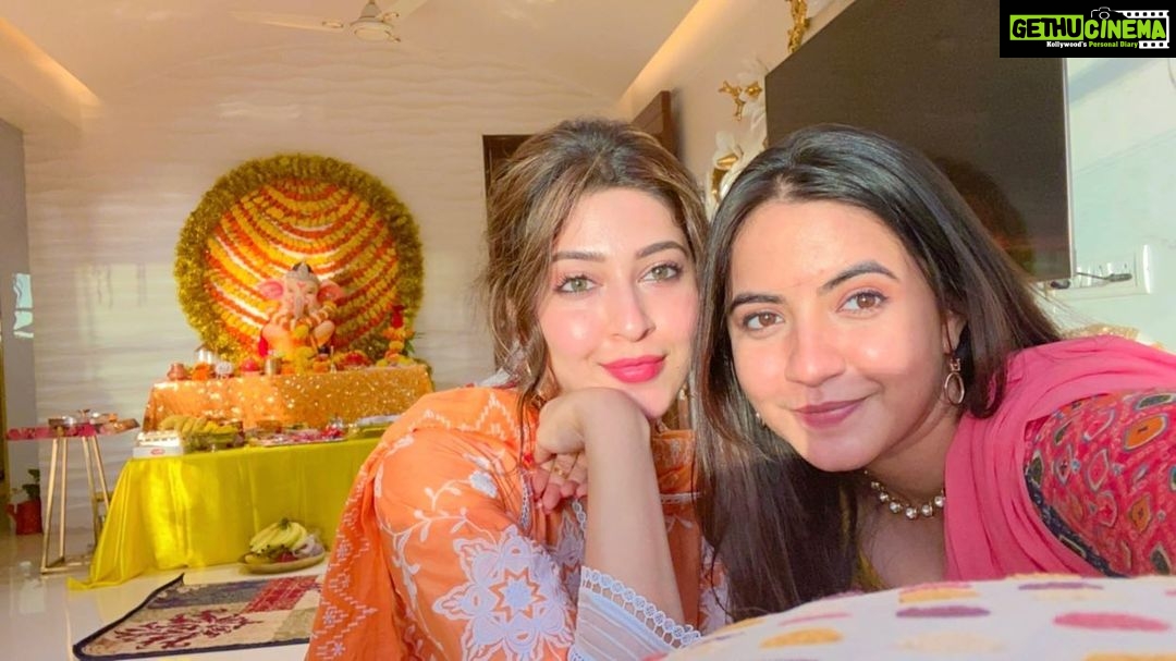 Meera Deosthale - 16.2K Likes - गणपति दर्शन @bsonarika के घर ♥️