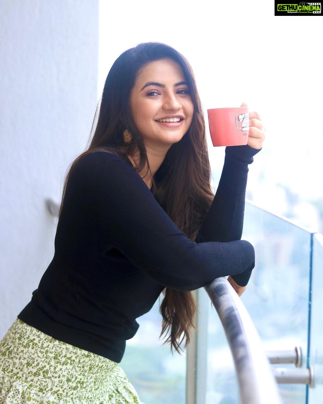 Meera Deosthale - 18K Likes - Are you a tea lover or coffee lover?
I definitely love a nice strong coffee ☕️