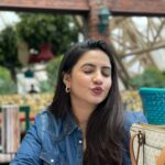 Meera Deosthale Instagram - Clicks from the lens of @vidhiipandya 🌸🥰 Earrings from @klissaa_