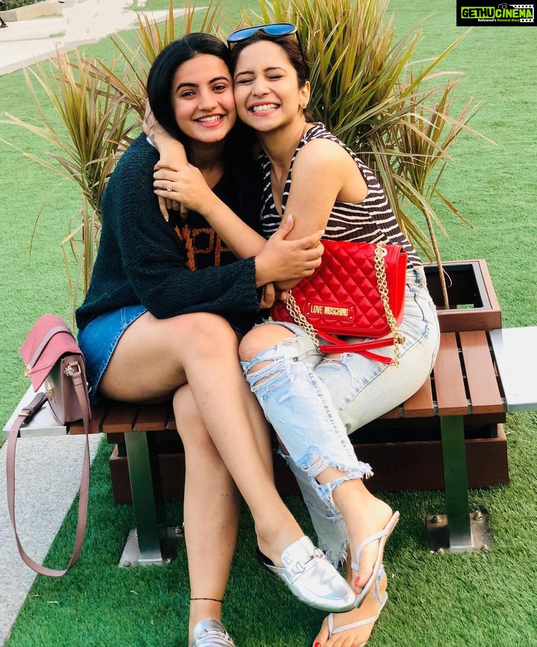 Meera Deosthale Instagram - What would I do without you?! How would I know the importance of napping ??? Who would back me on my weak days? Who would tell me that it’s okay to not take shower on some days? My 10 am , 2pm, 5 pm , 12 am anytime FaceTime partner. House grocery shopping to dreaming of much bigger things in life…..You make everything better Vinny with your fun, love and warmth ❤️ Happy happy birthday my @vinnyaroradhoopar ❤️ I am glad you were born and I love every version of you!