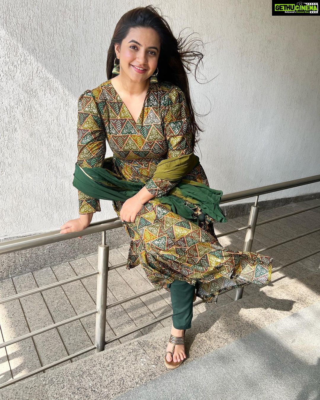 Meera Deosthale Instagram - वो बात जो लफ़्ज़ों में बयान हो जाये…. वो बात ही क्या हुई 💕