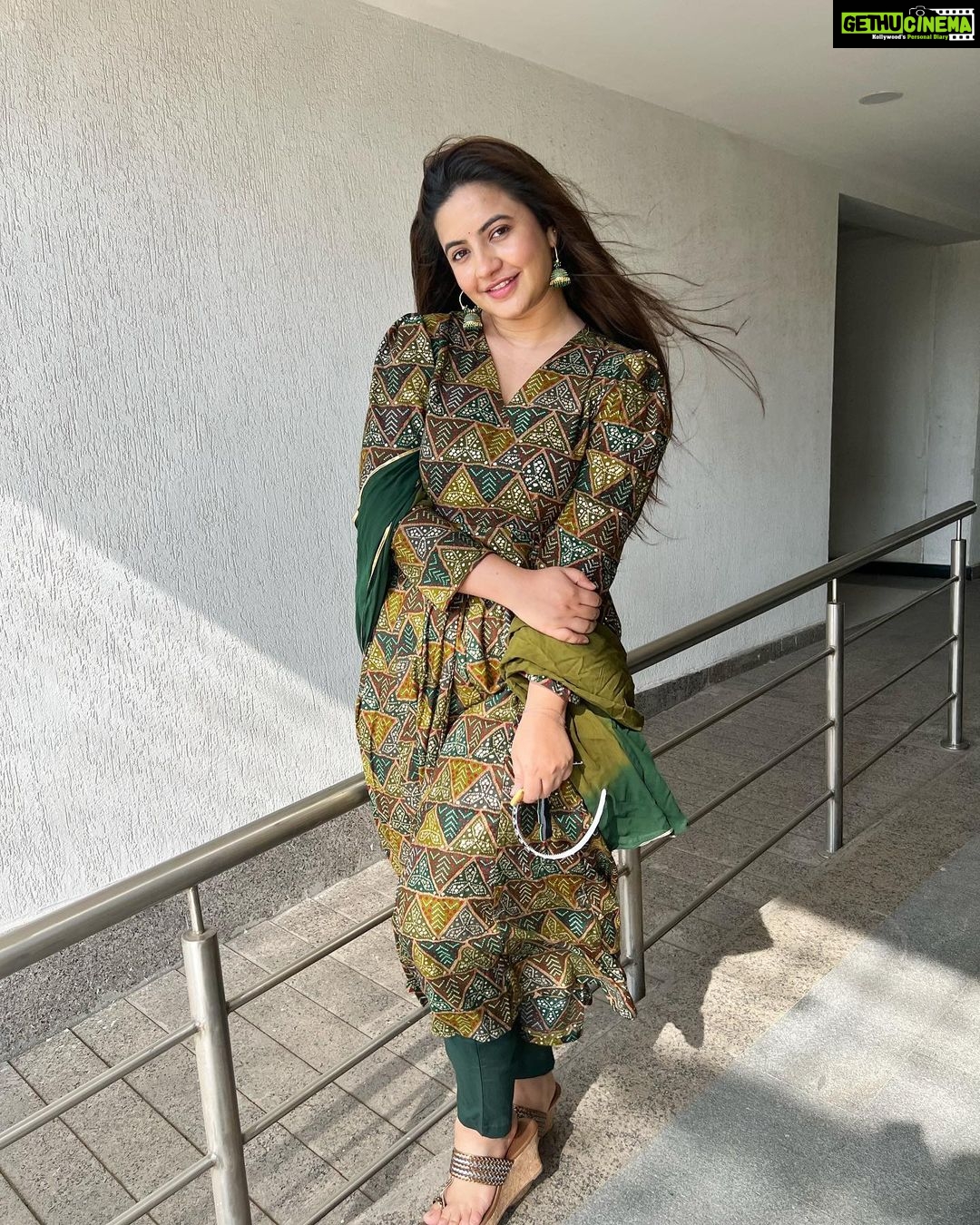 Meera Deosthale Instagram - वो बात जो लफ़्ज़ों में बयान हो जाये…. वो बात ही क्या हुई 💕
